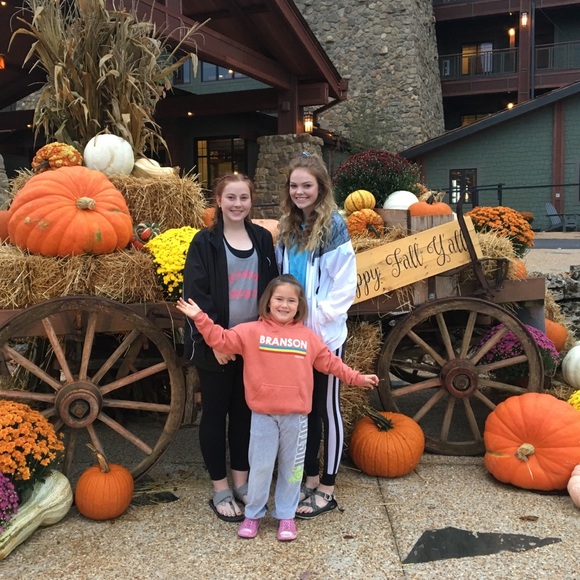 Meet your Posher, Erin - Picture 3 of 4